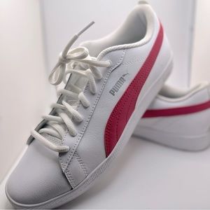 White Leather Puma Sneaker’s With Pink Accent